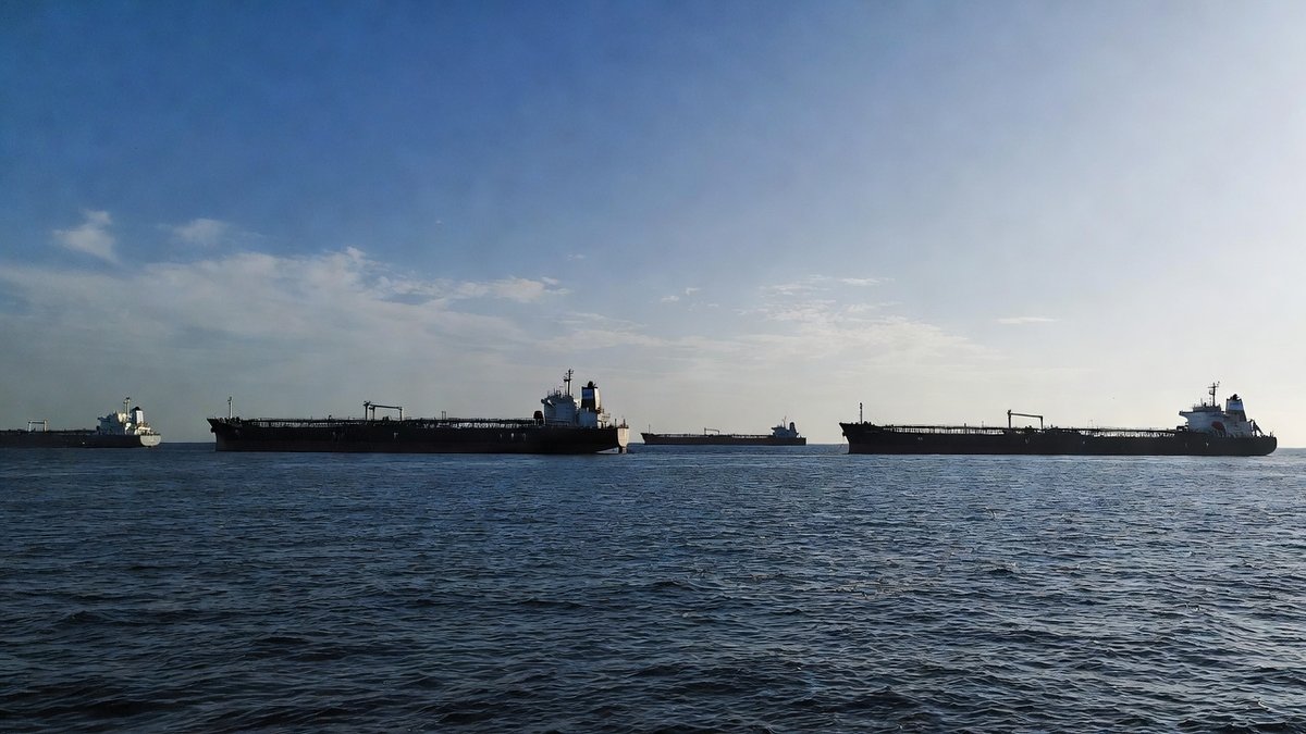 121 Empty Oil Tankers Head to U.S. as Trump Urges Nations Hit by Hormuz Crisis to Buy American Energy