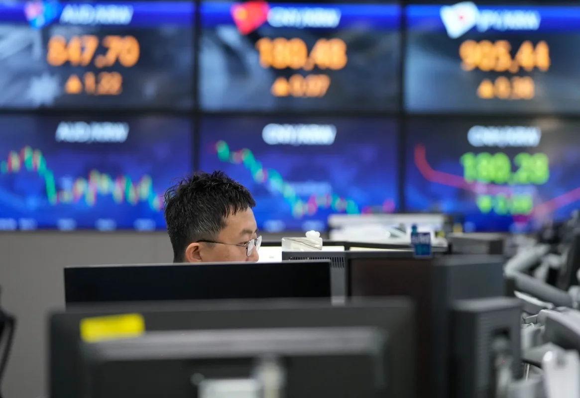 Global Markets Update: Asian Shares Navigate Holiday Trading Amid Taiwan Tensions and S&P 500's Record Year