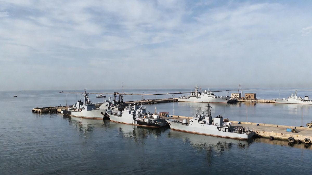 Iranian Navy Sinks US Vessel Near Bandar Abbas as Naval Blockade Begins