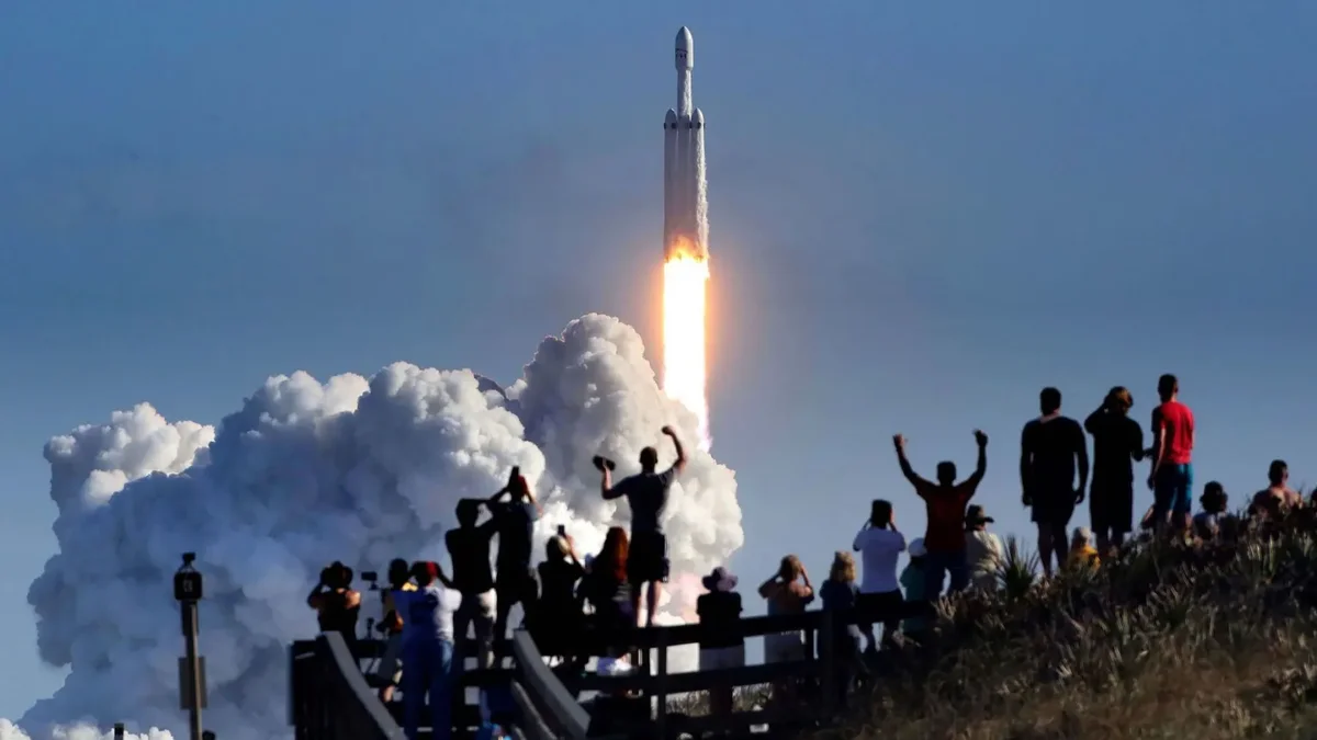 SpaceX Valuation Balloons to $2.6 Trillion, Briefly Surpasses Amazon