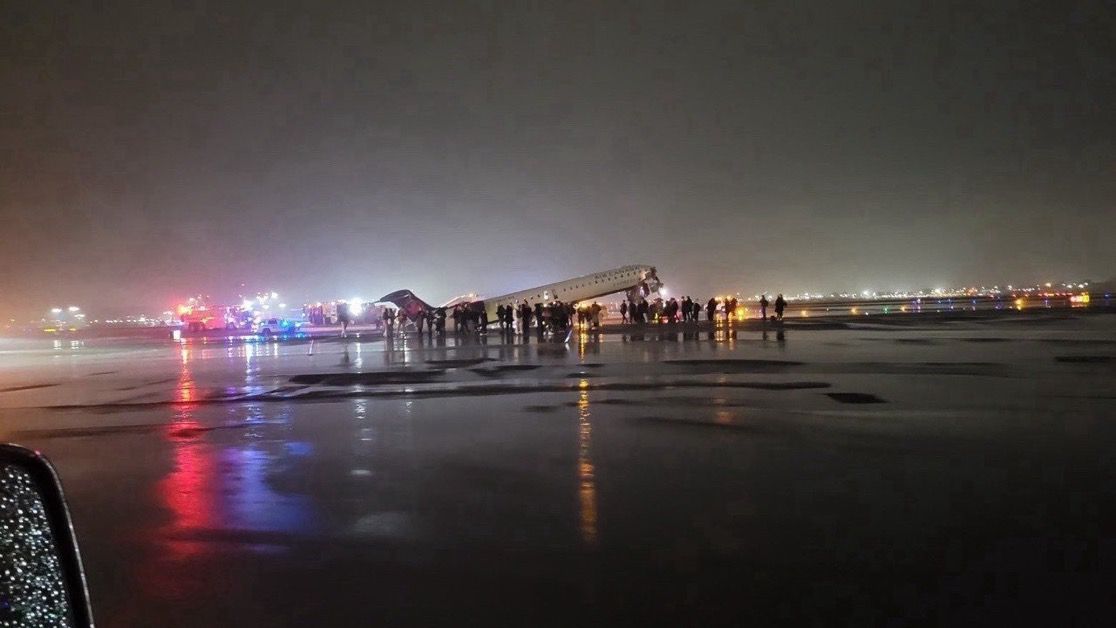 Air Canada Express CRJ-900 Collides With Fire Truck on LaGuardia Runway