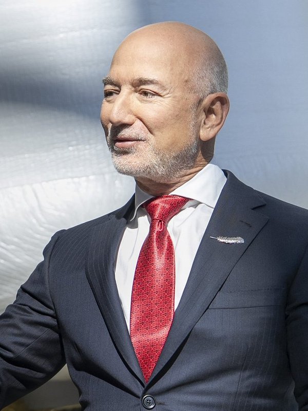 Jeff Bezos Says the Bottom Half of Earners Should Pay Zero Income Tax