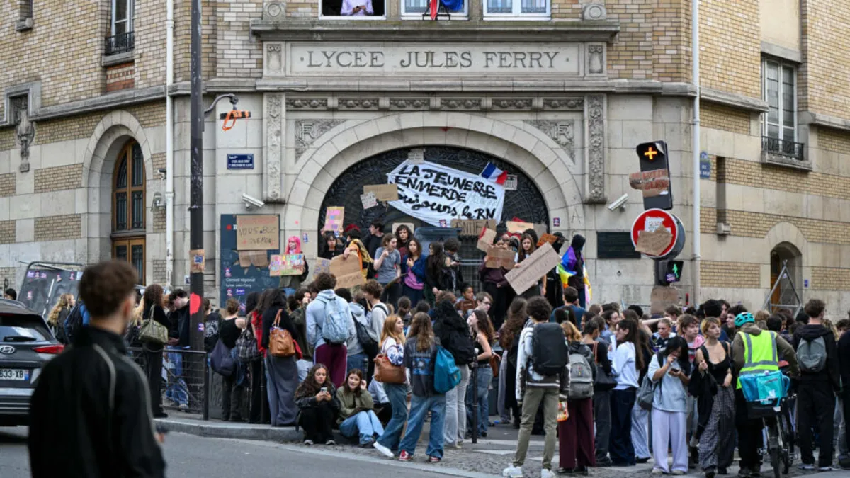 France Keeps Up to 500 High Schools Shut as Student Unrest Spreads