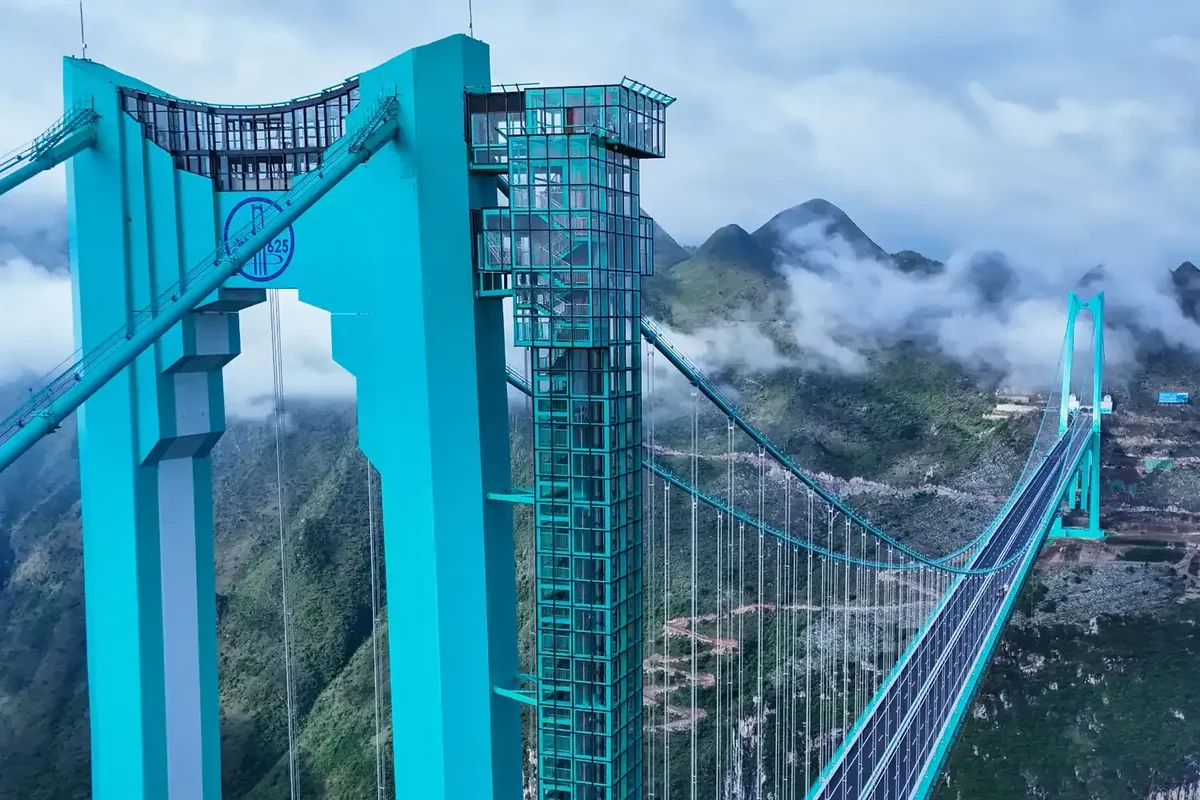 China Unveils Record-Breaking Sky Bridge That Cuts Travel Time from Hours to Minutes
