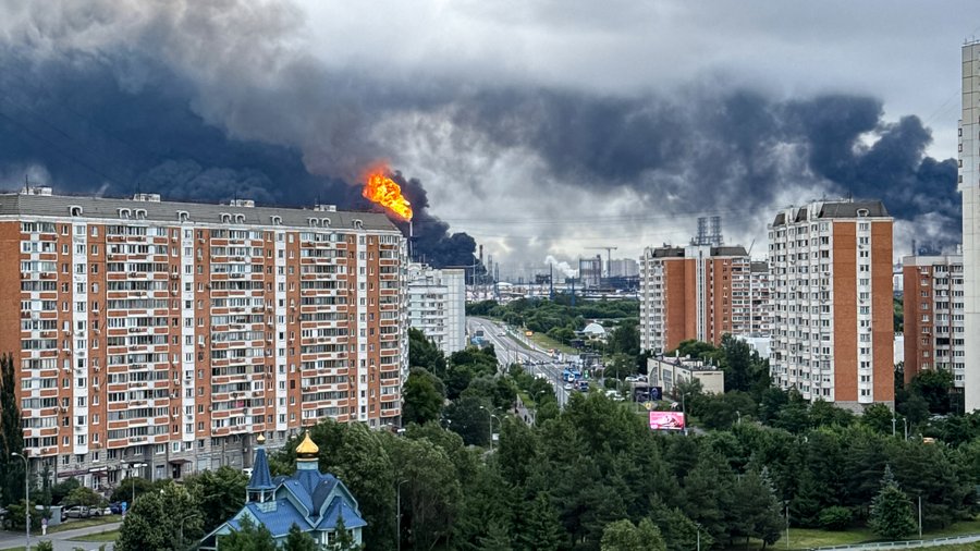 Ukraine Launches Largest Drone Attack of the War on Moscow, Strikes Oil Refinery and Shuts Down Air Traffic