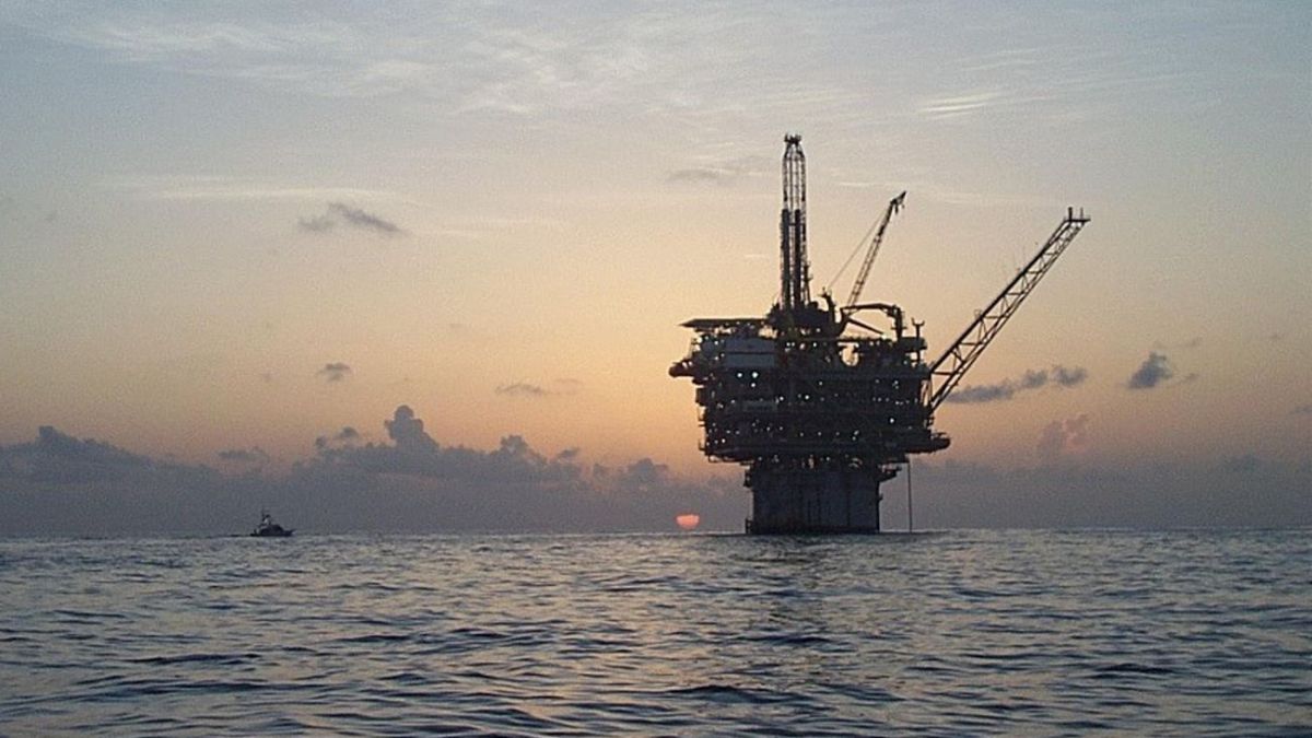 Oil Prices Fall Back to Pre-Iran War Levels as Strait of Hormuz Traffic Resumes