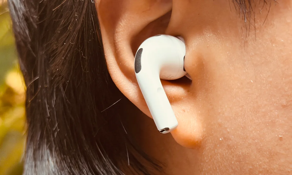 Apple Reportedly Developing Camera-Equipped AirPods