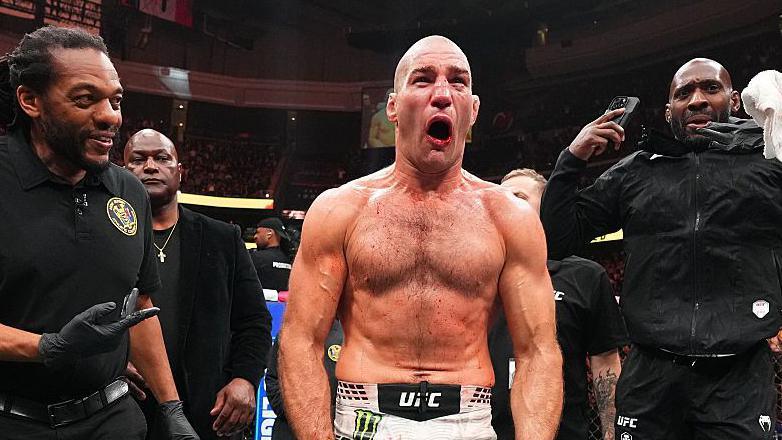 Sean Strickland Shocks the World Again — Upsets Khamzat Chimaev at UFC 328 to Reclaim Middleweight Title
