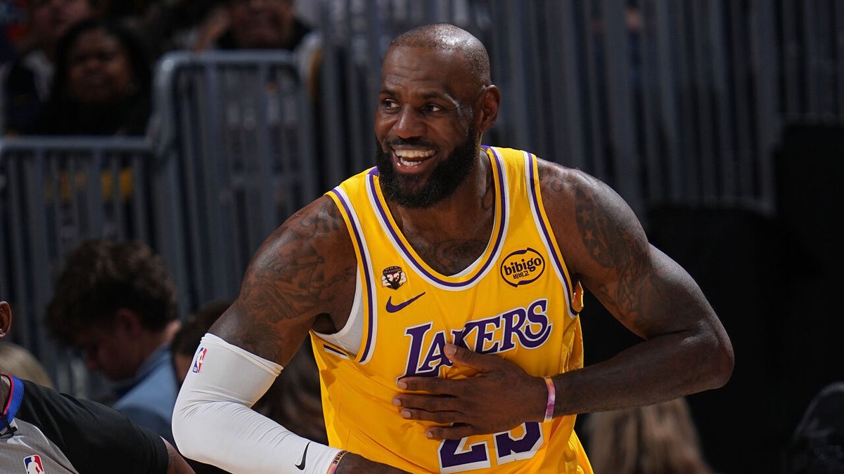 15,838 & Counting: LeBron Breaks Kareem's 37-Year Field Goals Record — Then Hurts His Elbow