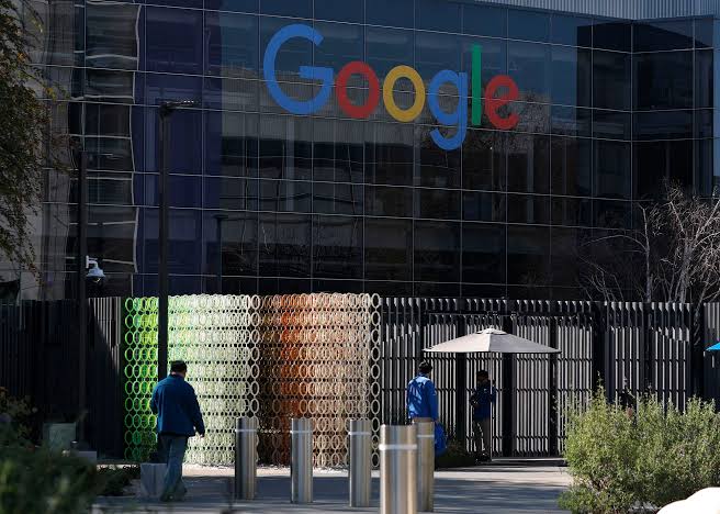 Alphabet Shares Fall Over 12% in Worst Day on Record After Earnings