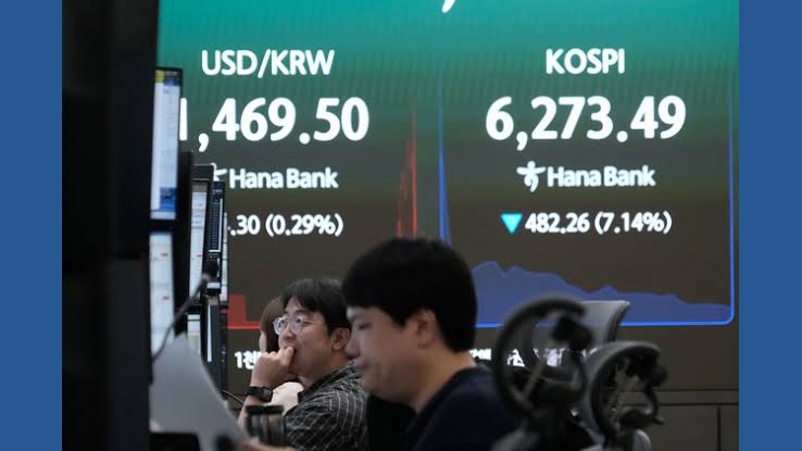 Heavy Selling in Chipmaking Stocks Triggers Trading Halt Amid Market Volatility