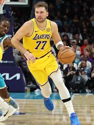 Luka Dončić and LeBron James Power Lakers' Late Surge to Defeat Grizzlies 128-121